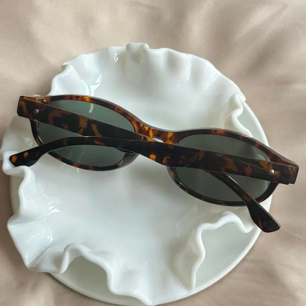 y2k style sporty black and brown tortoise shell sunglasses